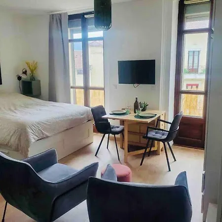 Refait A Neuf En Hypercentre Avec Balcon *