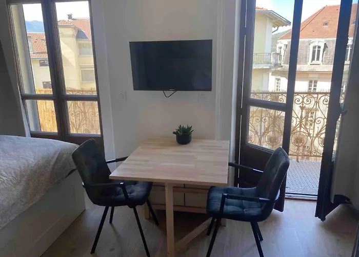 Refait A Neuf En Hypercentre Avec Balcon